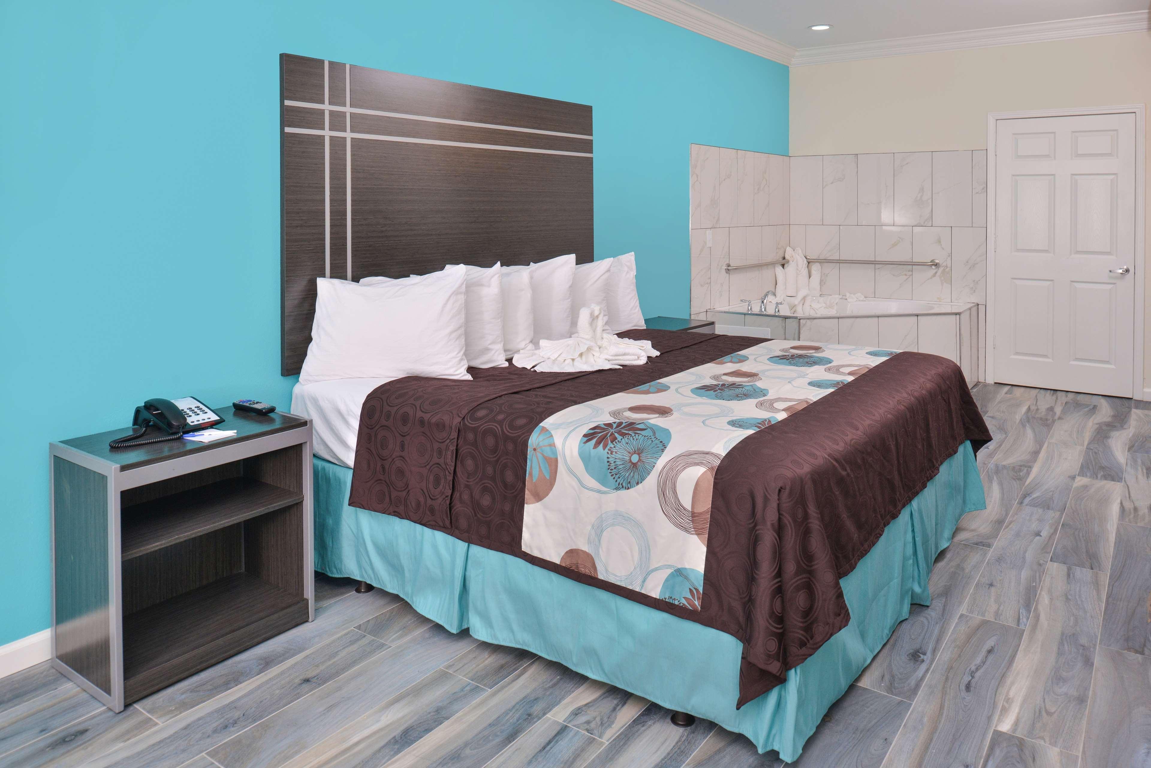 Americas Best Value Inn & Suites - Houston/Hwy 6 & Westpark Mission Bend Екстериор снимка
