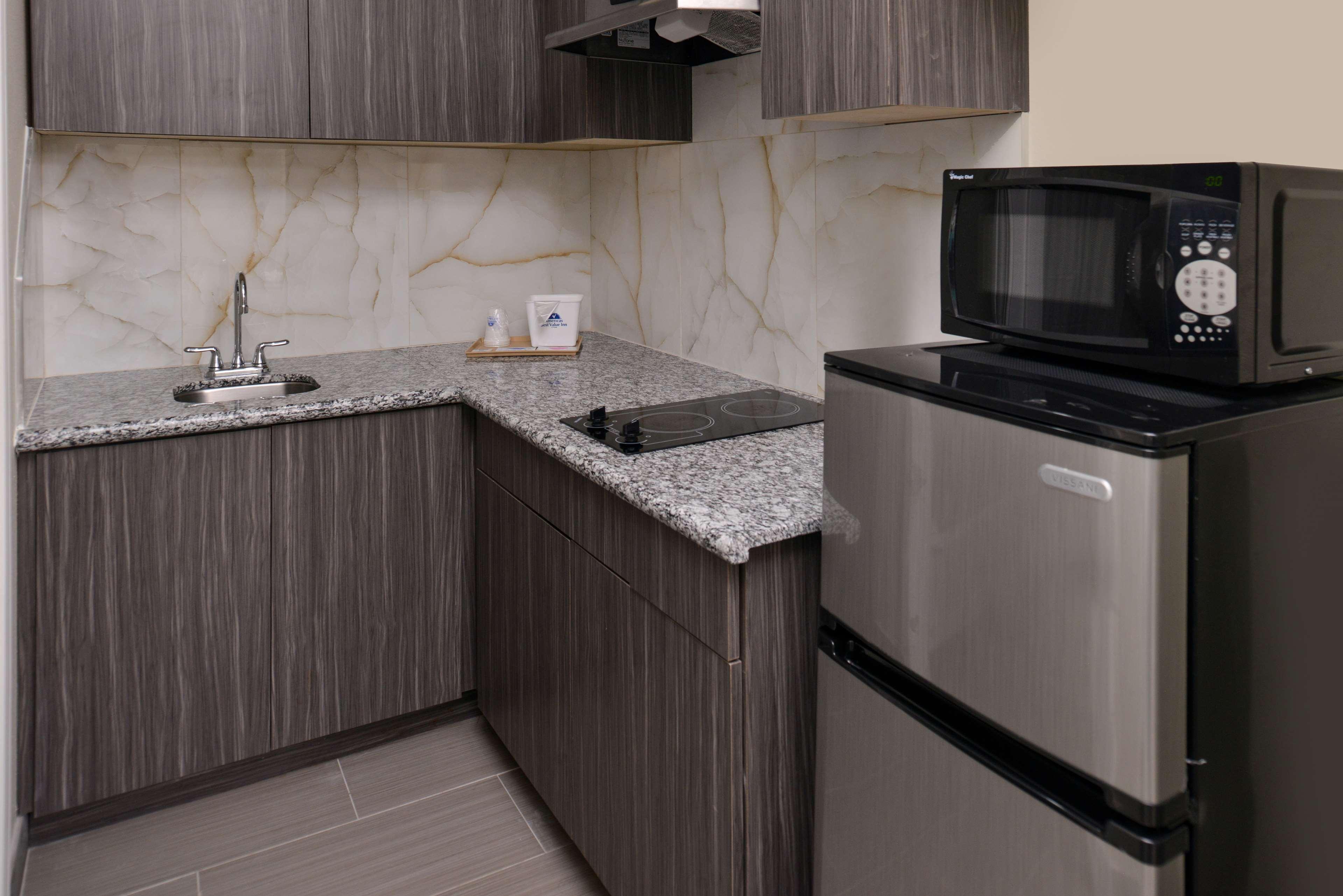 Americas Best Value Inn & Suites - Houston/Hwy 6 & Westpark Mission Bend Екстериор снимка