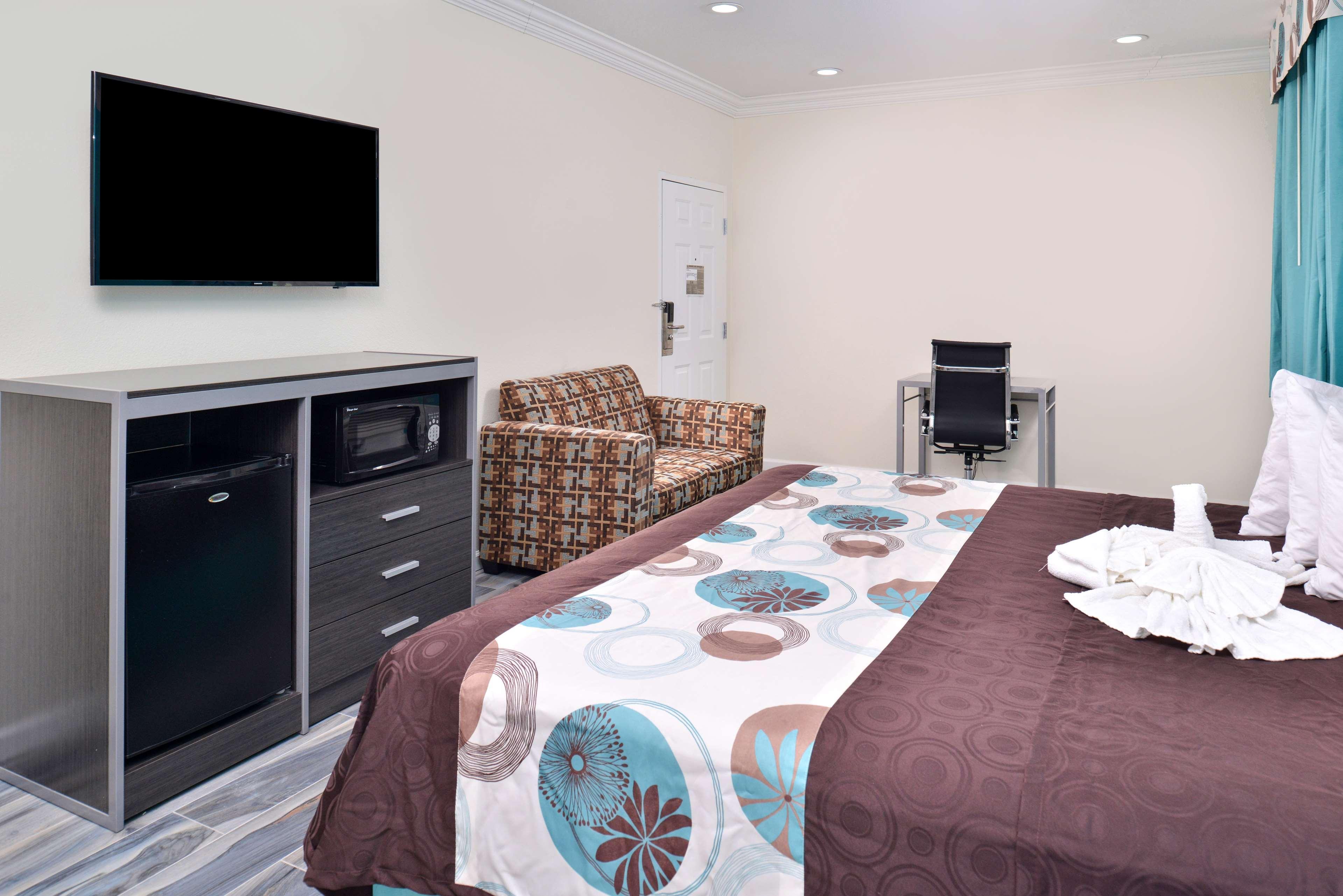 Americas Best Value Inn & Suites - Houston/Hwy 6 & Westpark Mission Bend Екстериор снимка
