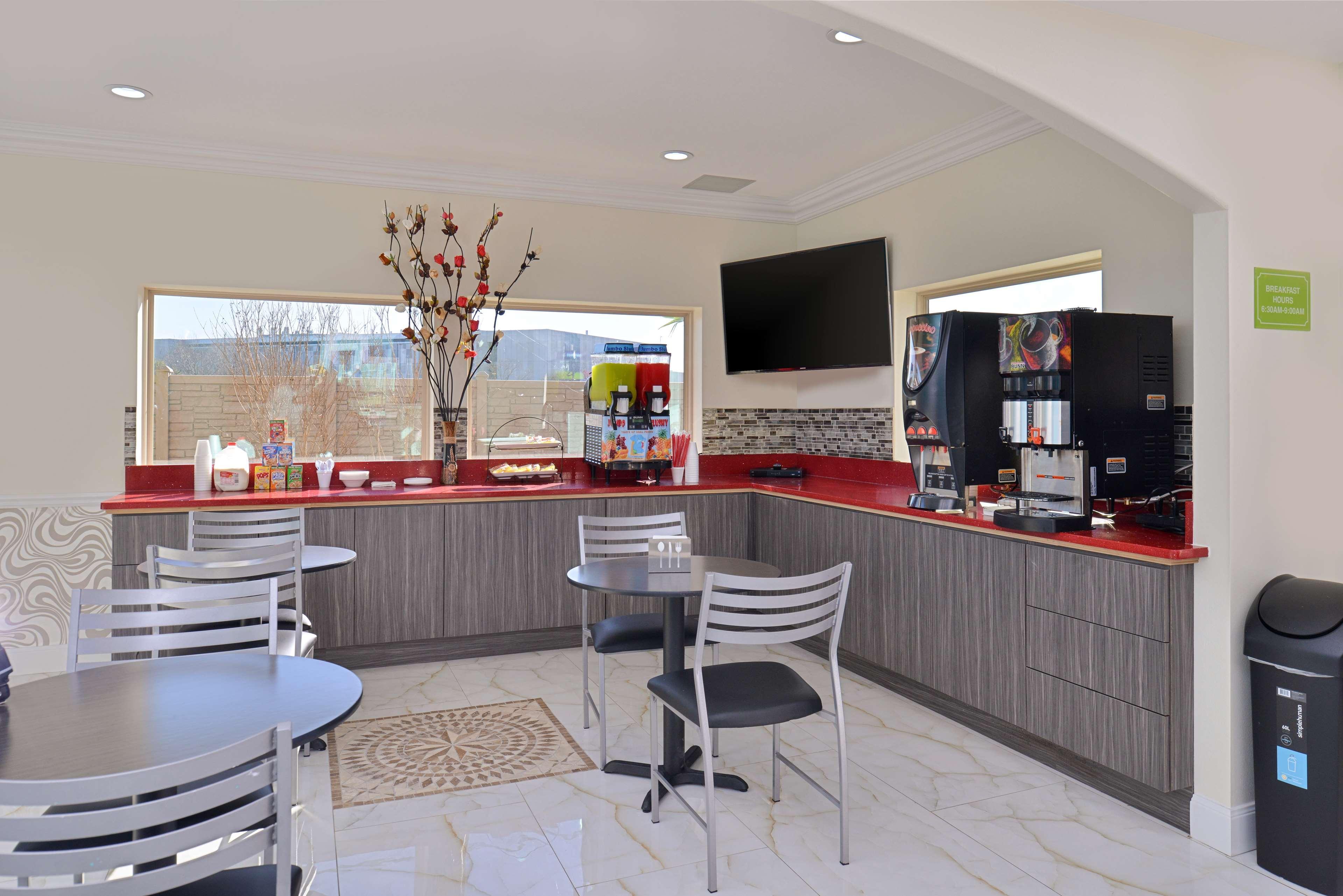 Americas Best Value Inn & Suites - Houston/Hwy 6 & Westpark Mission Bend Екстериор снимка