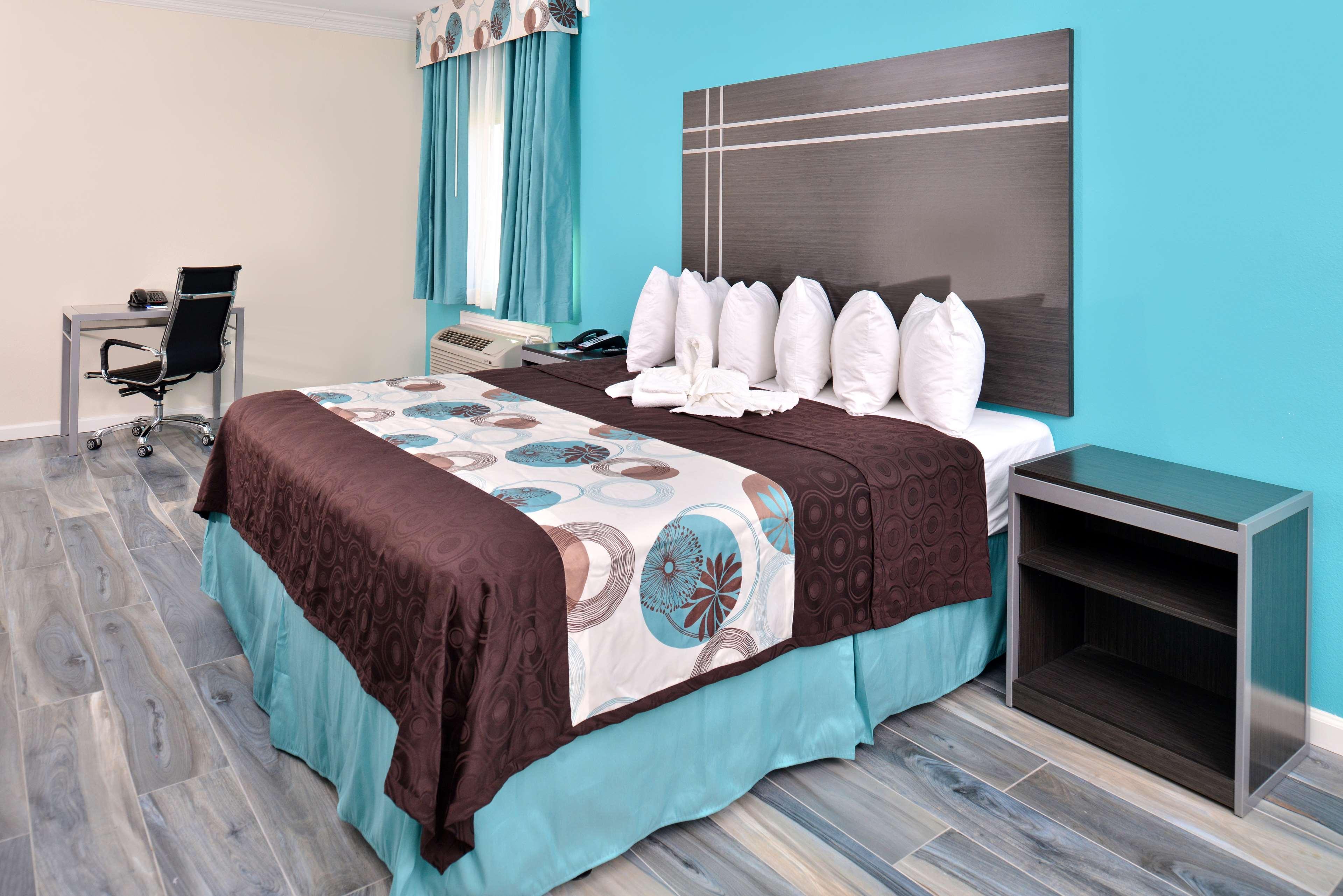 Americas Best Value Inn & Suites - Houston/Hwy 6 & Westpark Mission Bend Екстериор снимка